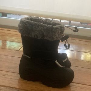 Brand new never used Kamik gender neutral toddler/kids US size 8.
